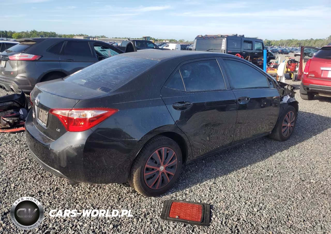 2018 Toyota Corolla Le VIN:5YFBURHE5JP850750 - 3