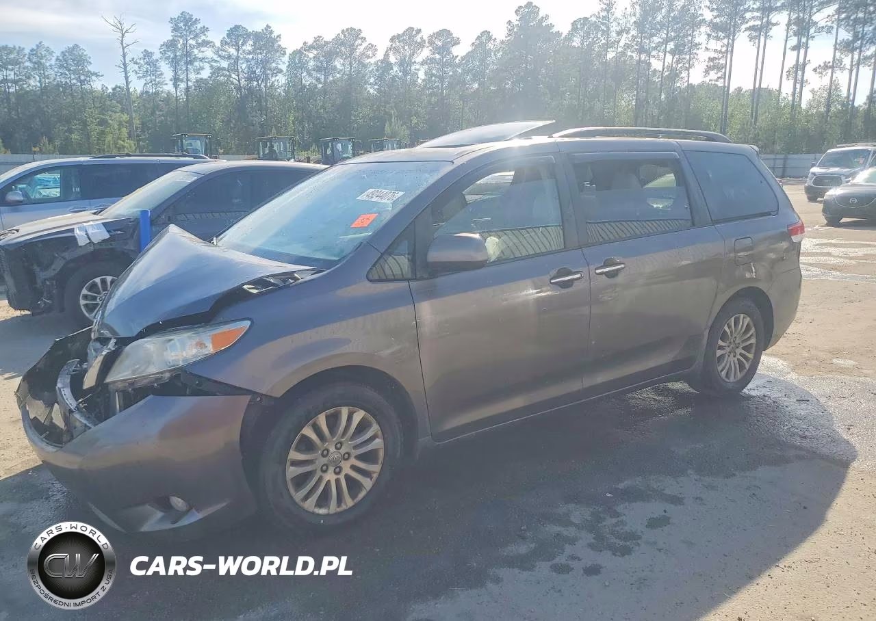 2013 Toyota Sienna Xle 8-Passenger