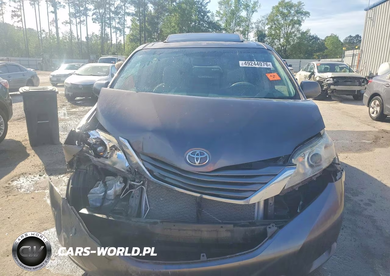 2013 Toyota Sienna Xle 8-Passenger VIN:5TDYK3DC8DS402970 - 5