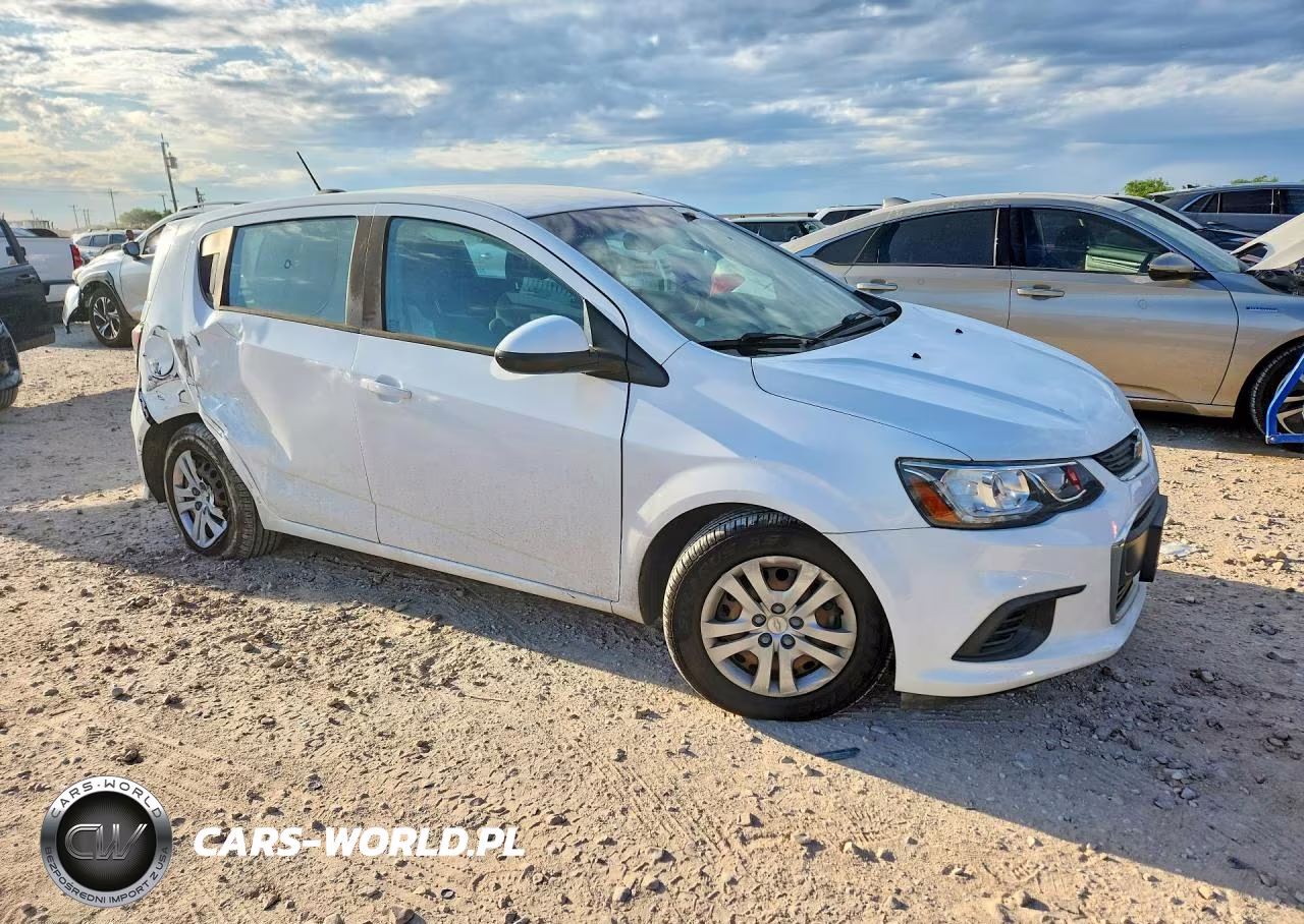2018 Chevrolet Sonic VIN:1G1JG6SH5J4110180 - 4
