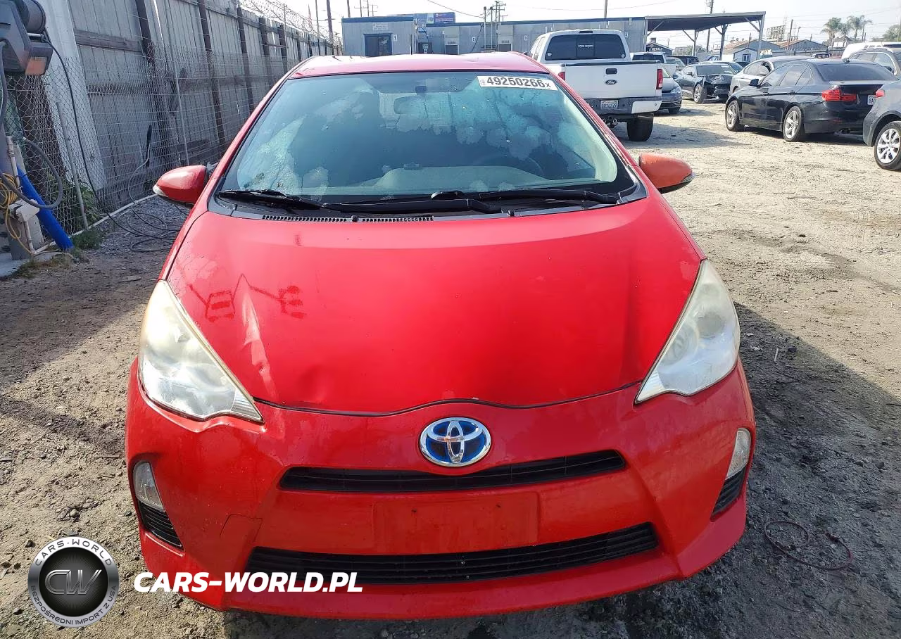 2014 Toyota Prius C Two VIN:JTDKDTB3XE1559353 - 5