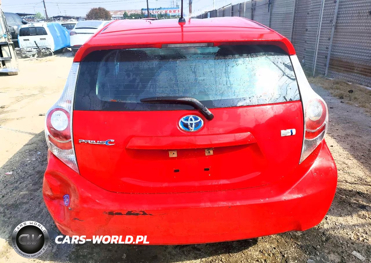 2014 Toyota Prius C Two VIN:JTDKDTB3XE1559353 - 6