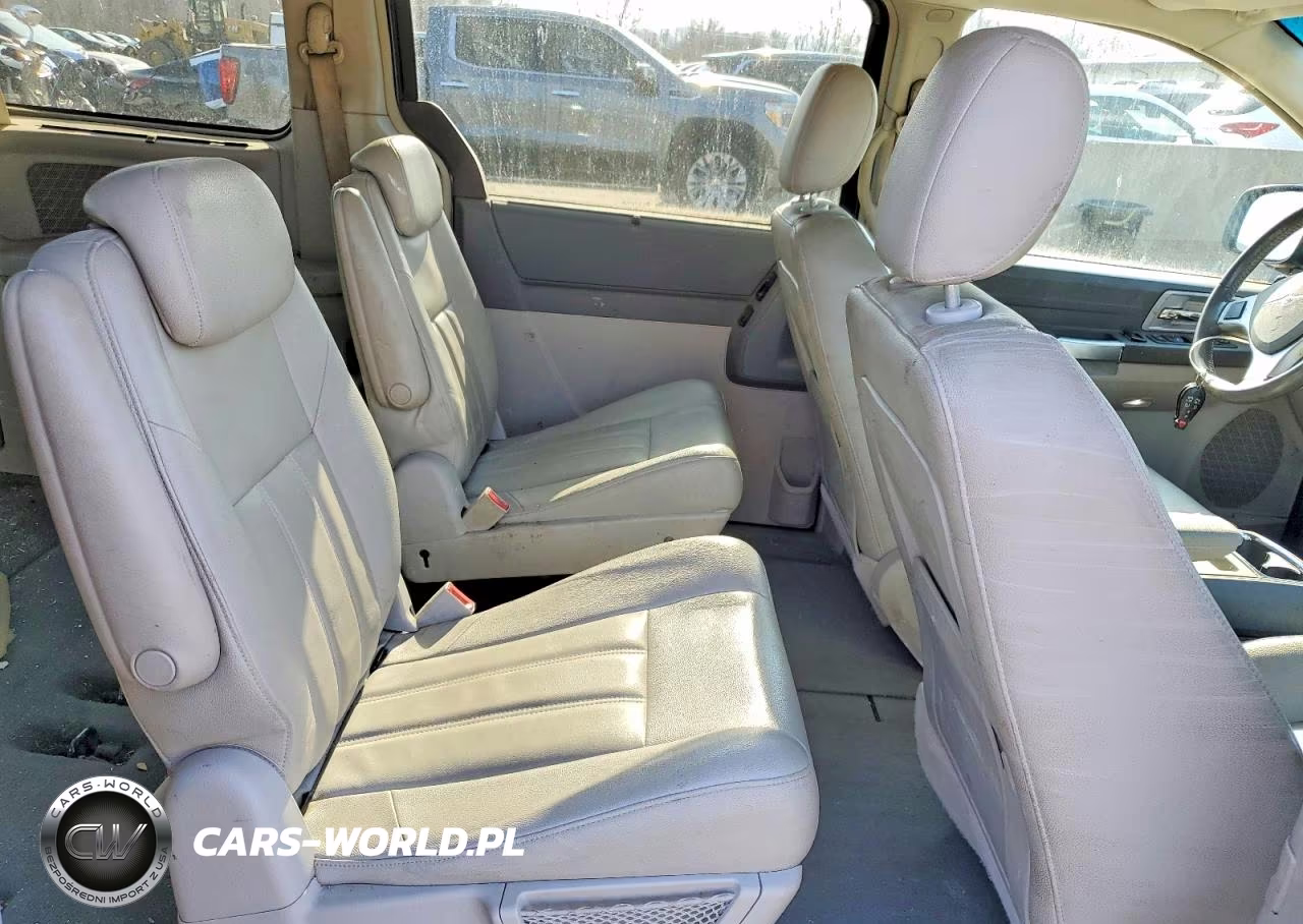 2008 Chrysler Town & Country Touring VIN:2A8HR54P88R762841 - 11