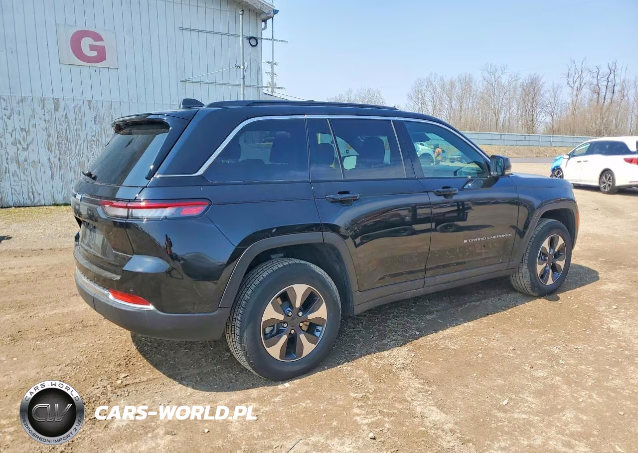 2025 Jeep Grand Cherokee 4Xe VIN:1C4RJYB63S8665774 - 3