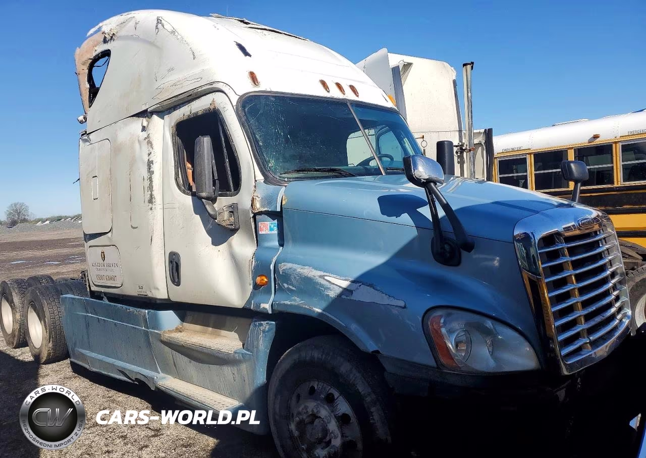 2014 Freightliner Cascadia 125 Semi Truck