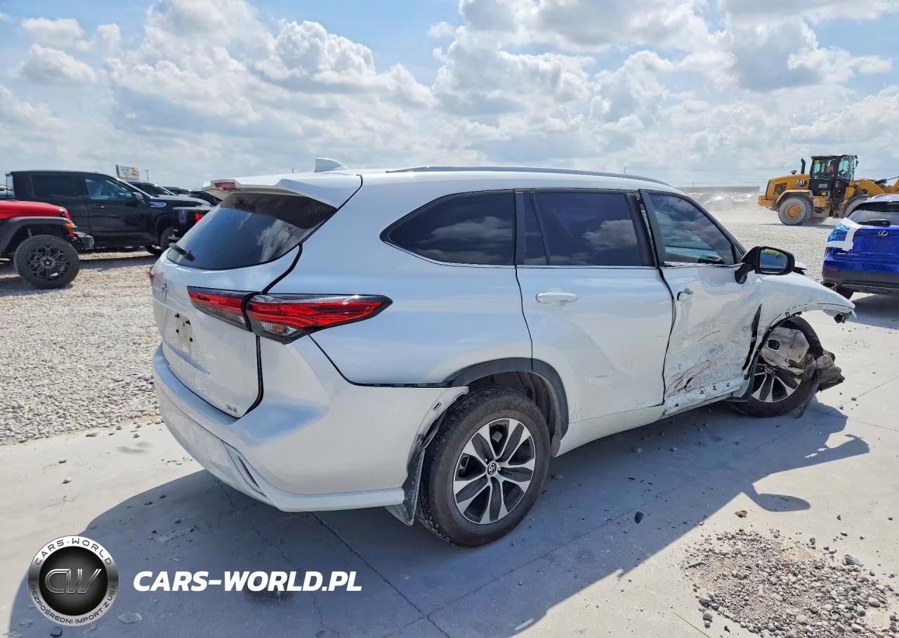 2023 Toyota Highlander Xle VIN:5TDKDRAH8PS028898 - 3