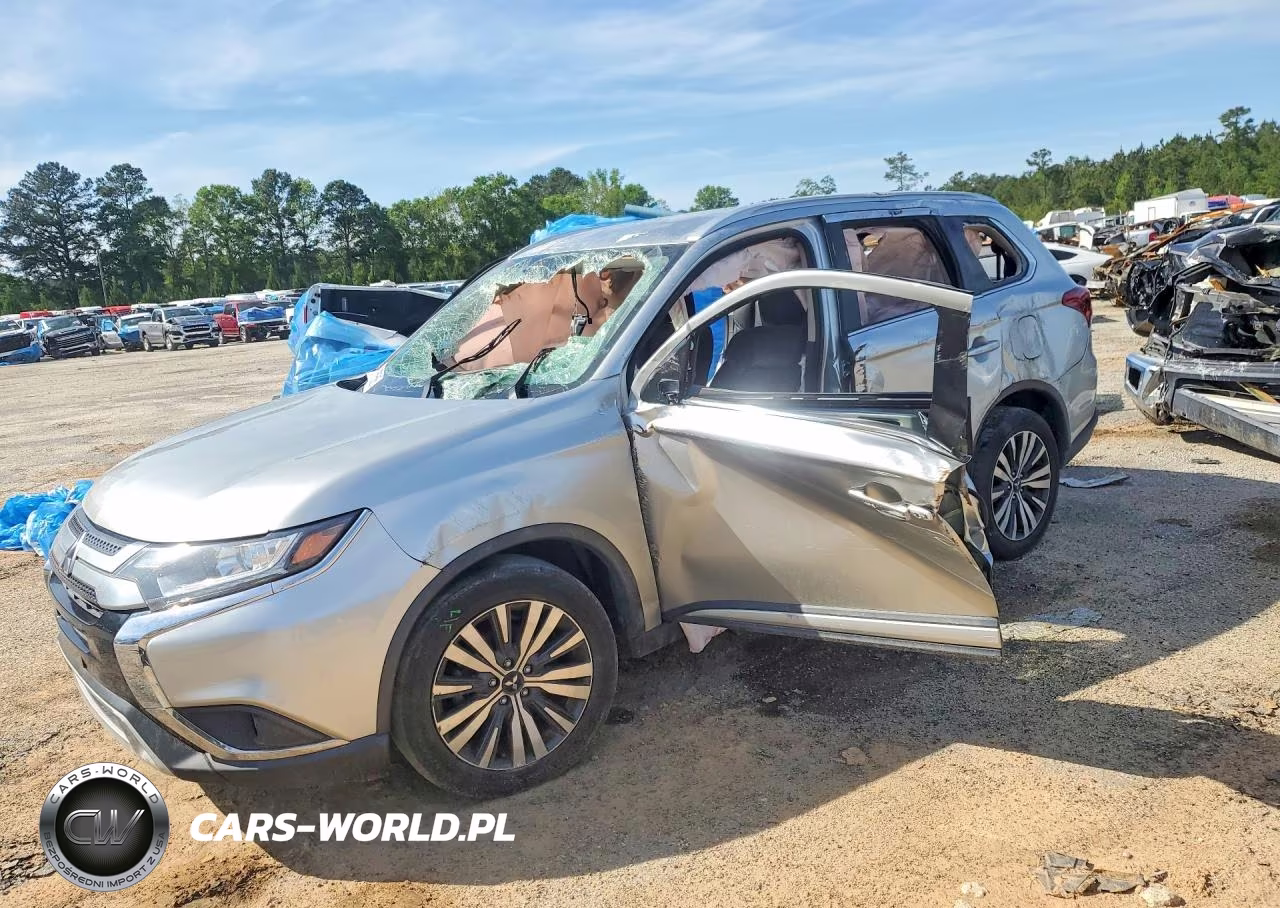 2020 Mitsubishi Outlander Se – zdjęcie 1 z 13