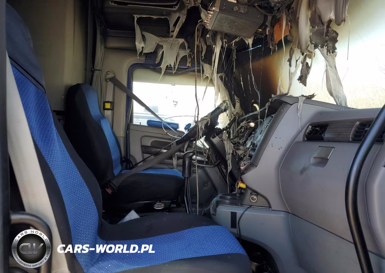 2018 Kenworth T680 Semi Truck VIN:1XKYD49X7JJ175781 - 5