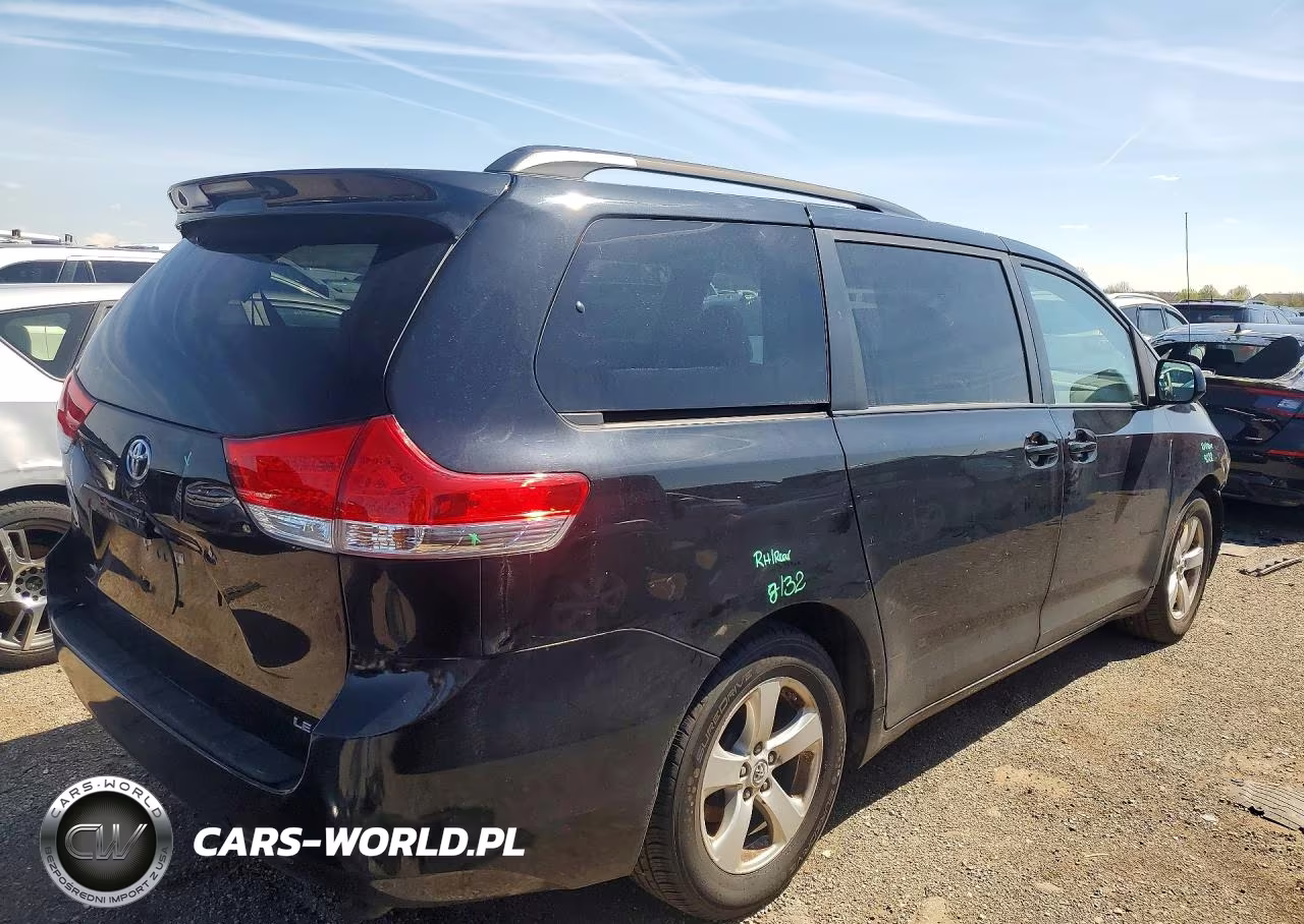 2013 Toyota Sienna Le VIN:5TDKK3DC6DS392459 - 3