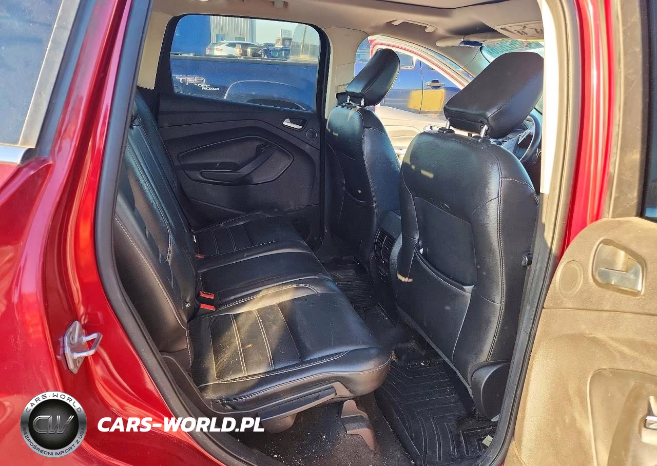 2019 Ford Escape Titanium VIN:1FMCU0J97KUC25764 - 10