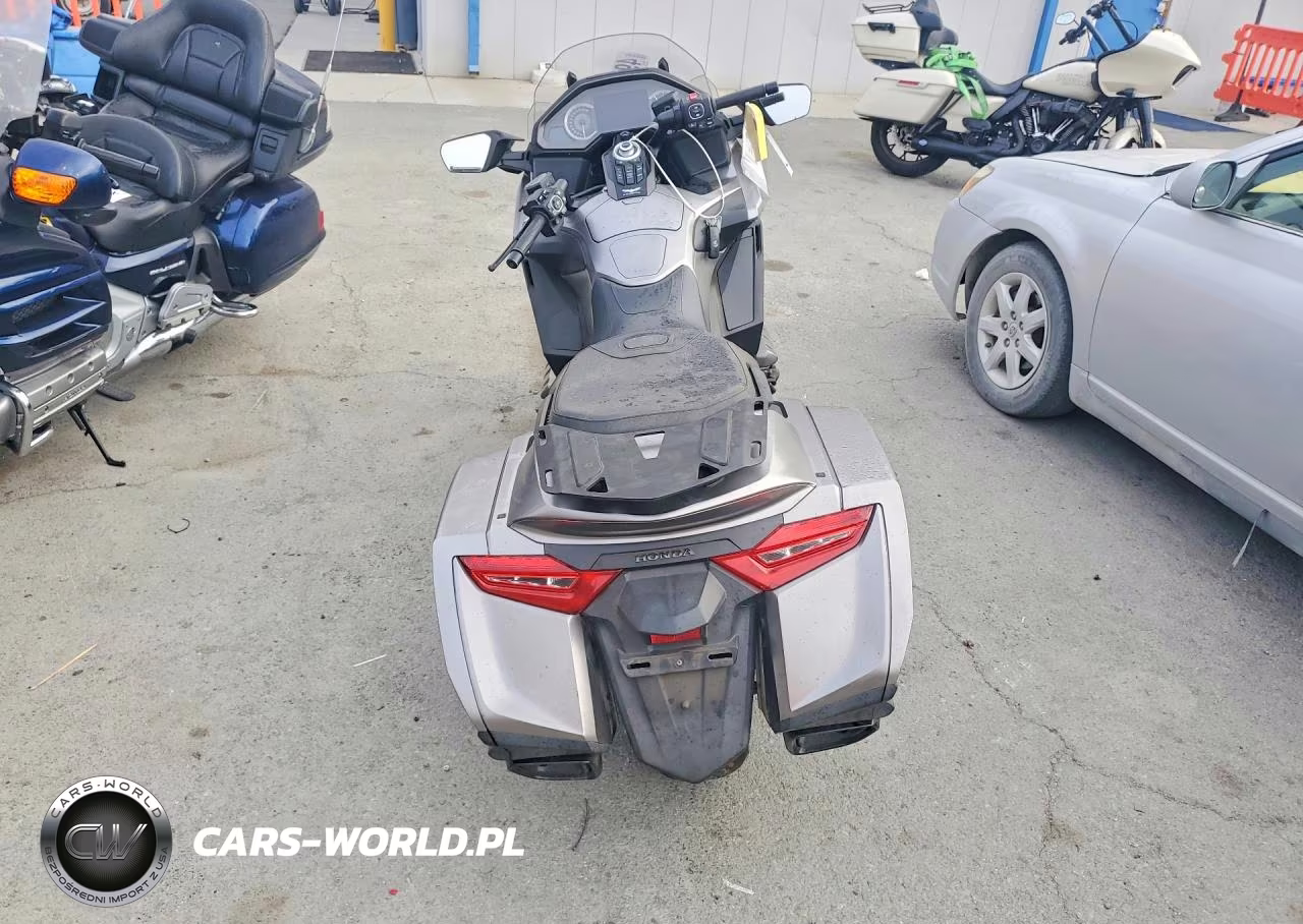 2018 Honda Gl1800 B VIN:JH2SC7911JK000526 - 4