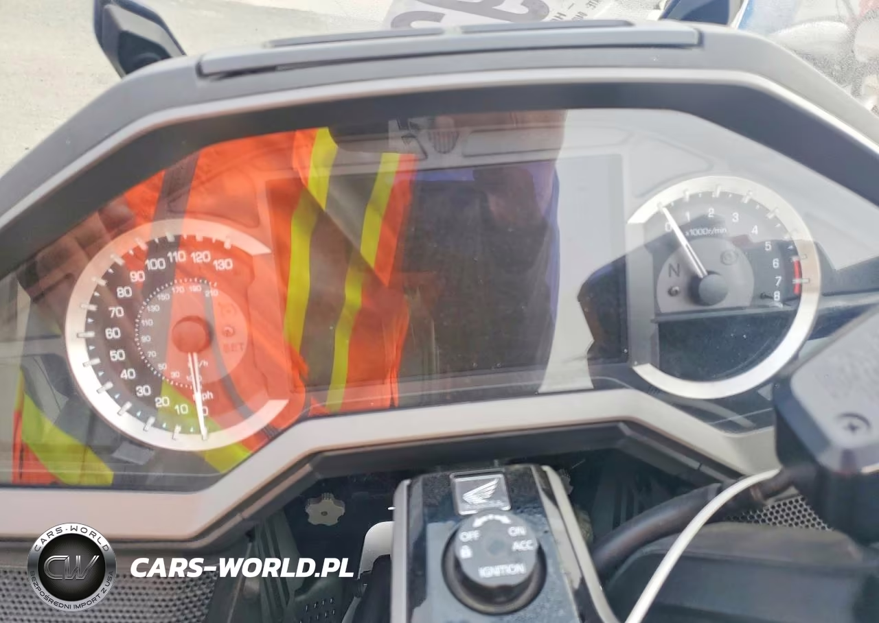 2018 Honda Gl1800 B VIN:JH2SC7911JK000526 - 7