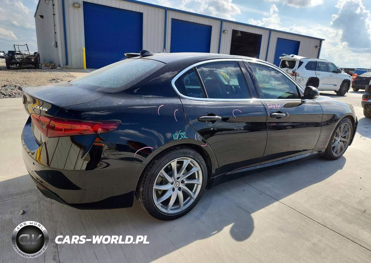 2018 Alfa Romeo Giulia VIN:ZARFAEBN4J7580512 - 3