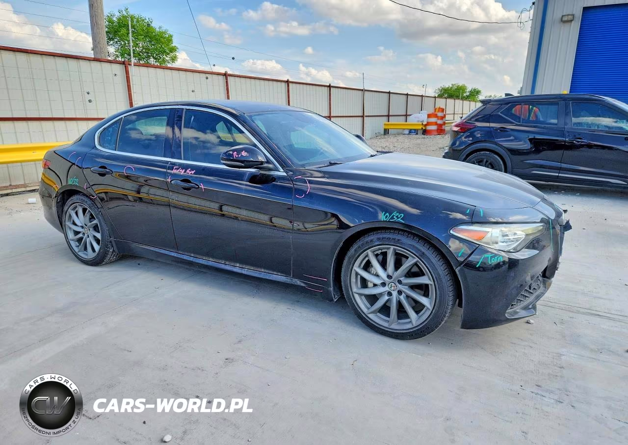 2018 Alfa Romeo Giulia VIN:ZARFAEBN4J7580512 - 4