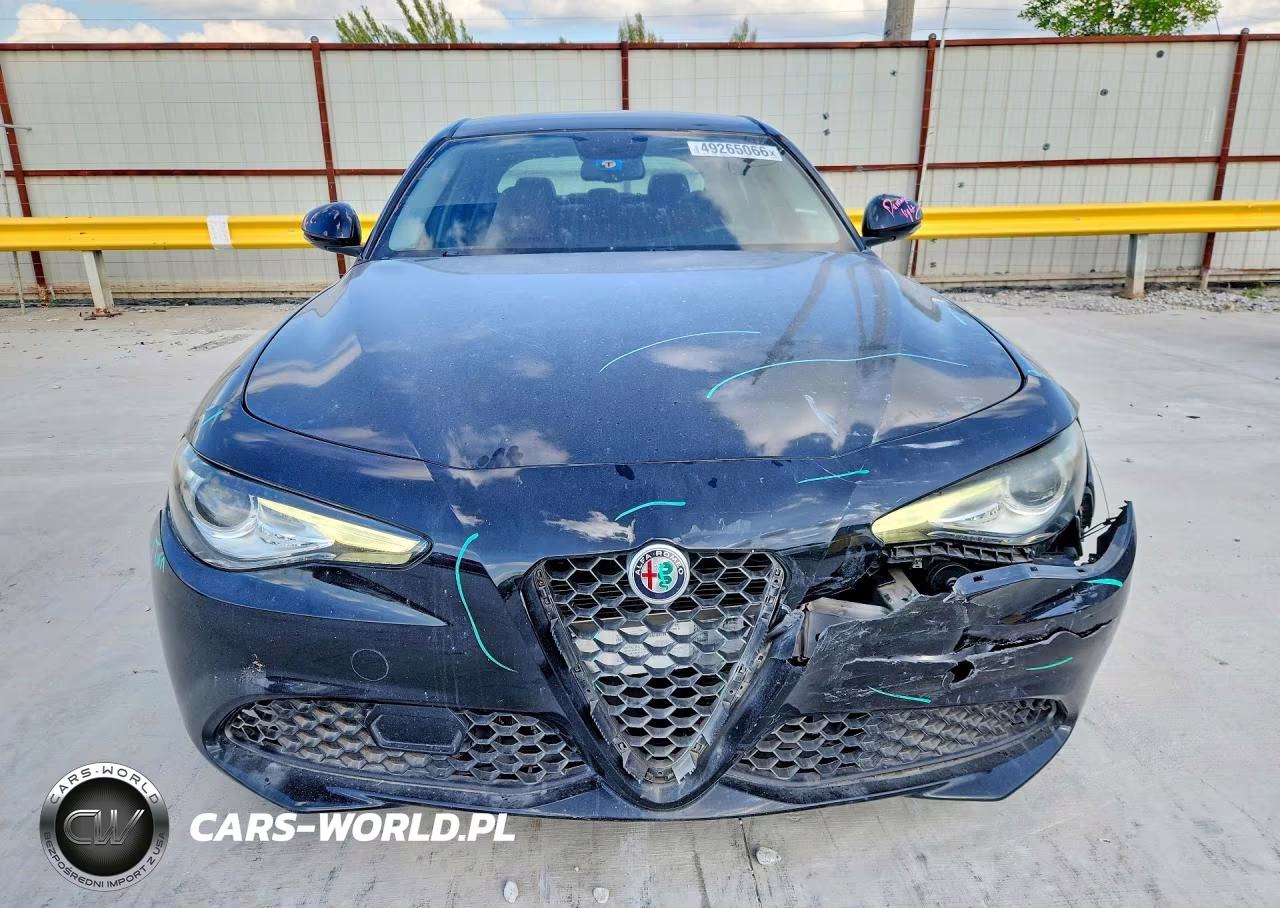 2018 Alfa Romeo Giulia VIN:ZARFAEBN4J7580512 - 5