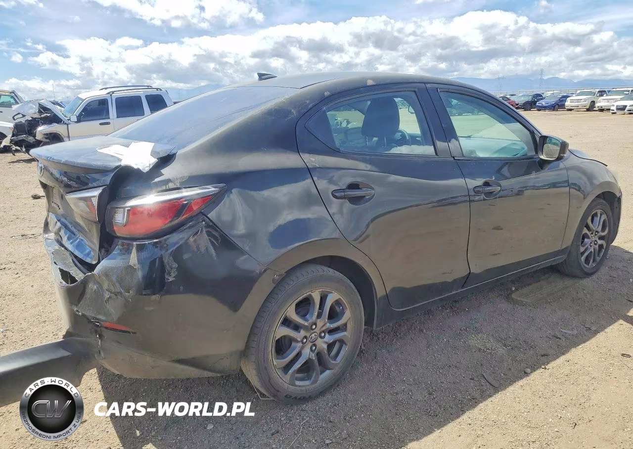 2019 Toyota Yaris Le VIN:3MYDLBYV7KY504916 - 3