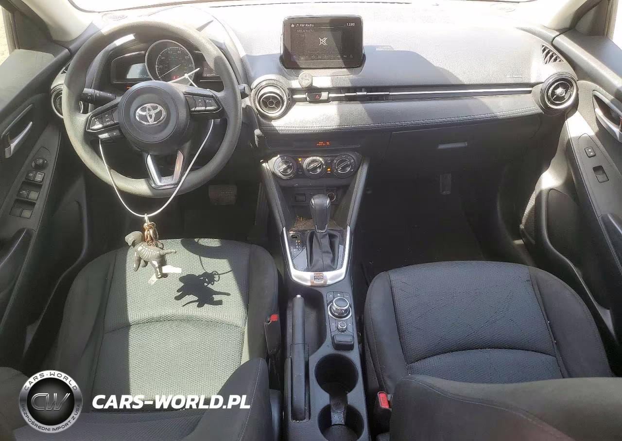 2019 Toyota Yaris Le VIN:3MYDLBYV7KY504916 - 8