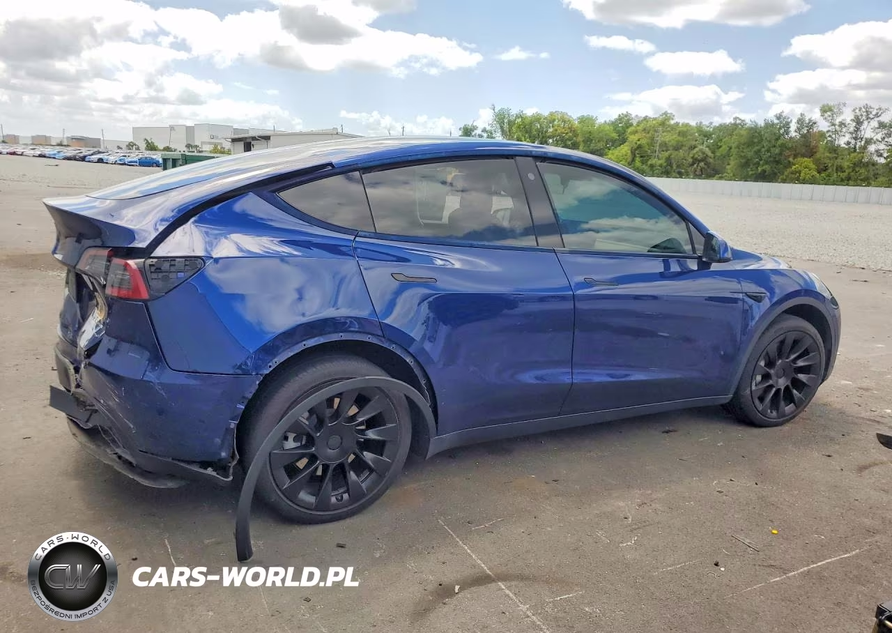 2021 Tesla Model Y VIN:5YJYGDEE4MF207363 - 3