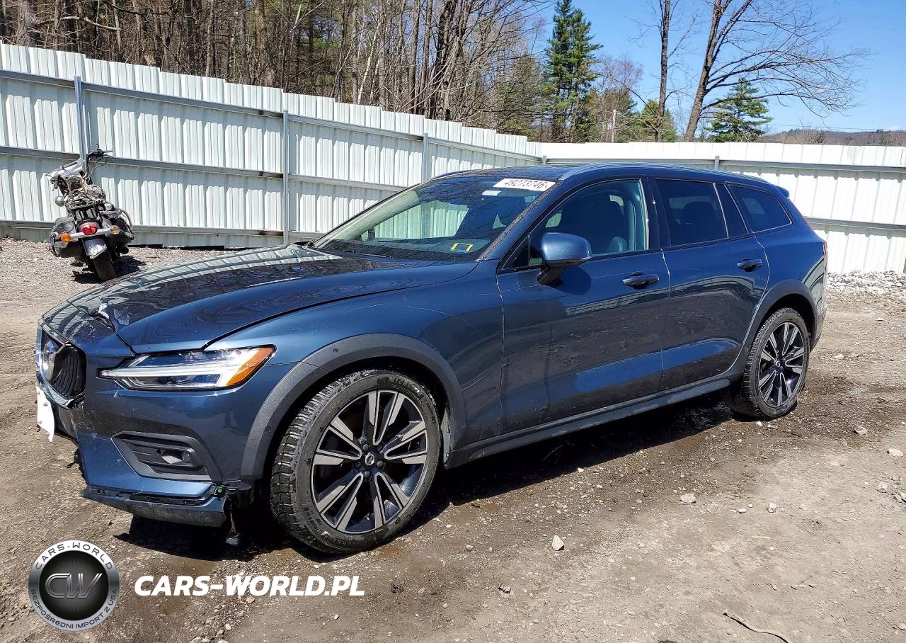 2021 Volvo V60 Cross Country T5 Momentum