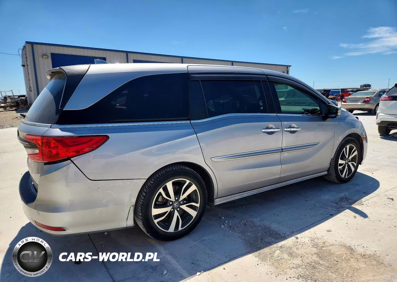 2021 Honda Odyssey Touring VIN:5FNRL6H80MB035303 - 3