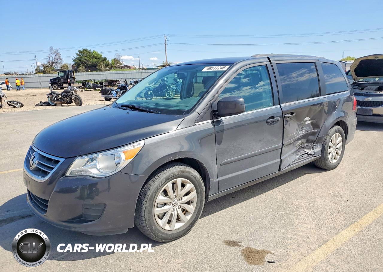 2012 Volkswagen Routan Se