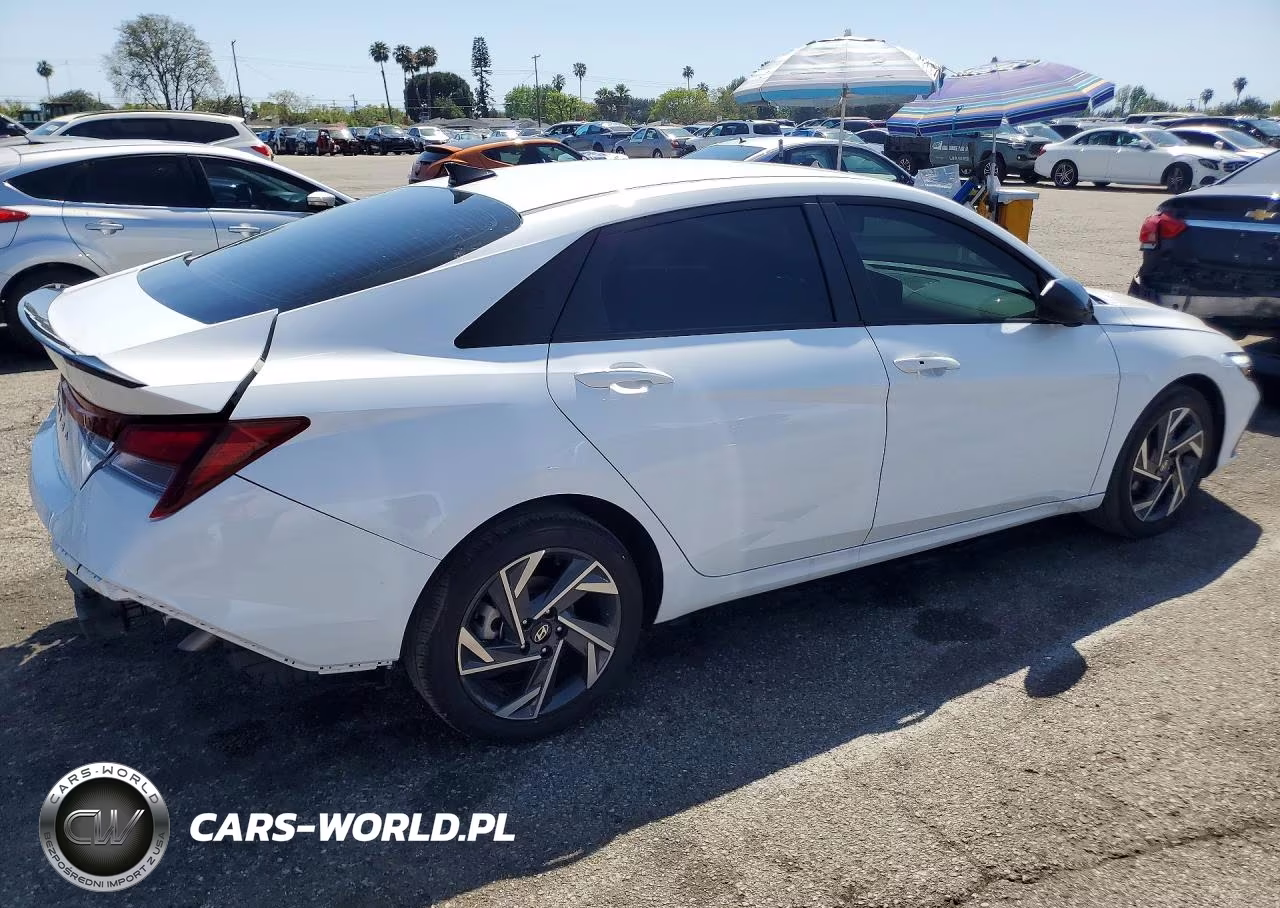 2025 Hyundai Elantra Sel Sport VIN:KMHLM4DGXSU037418 - 3