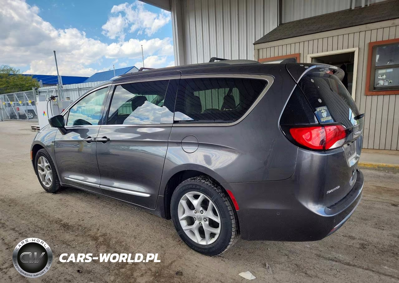 2017 Chrysler Pacifica Touring L Plus VIN:2C4RC1EG5HR518391 - 2