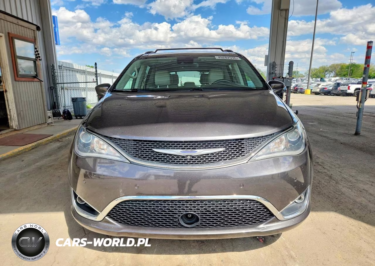 2017 Chrysler Pacifica Touring L Plus VIN:2C4RC1EG5HR518391 - 5