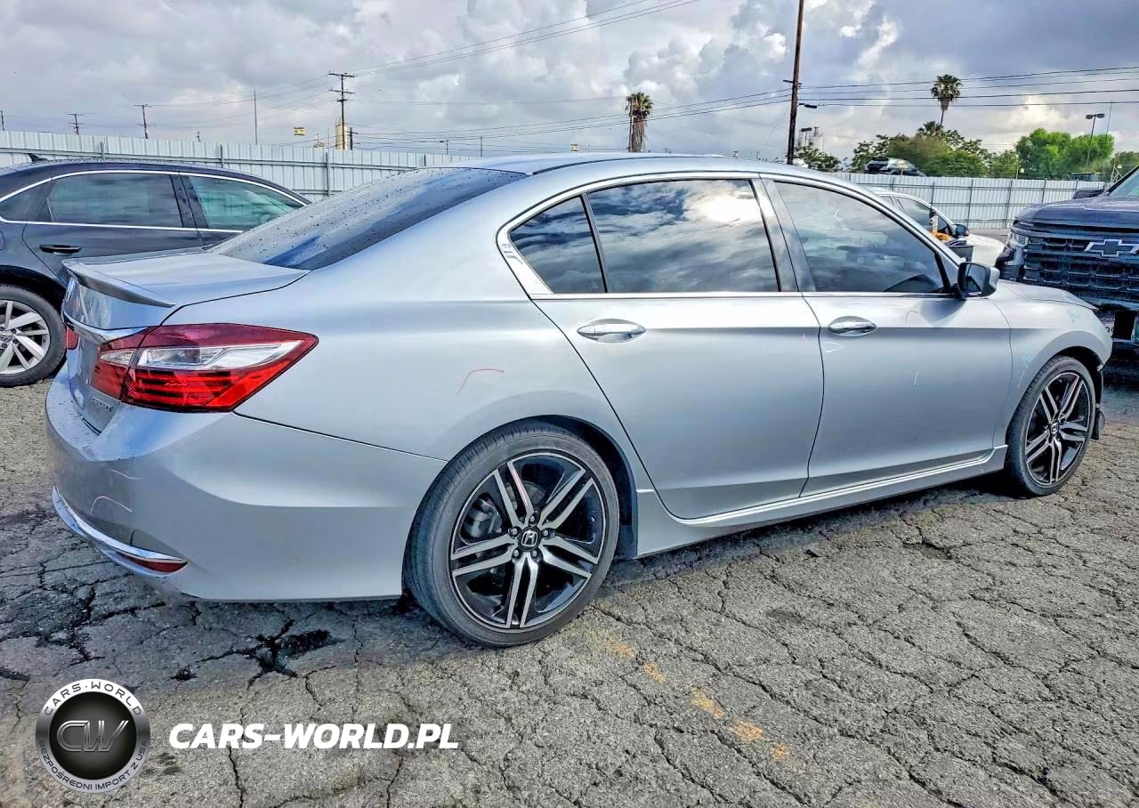 2017 Honda Accord Sport VIN:1HGCR2F5XHA065320 - 3