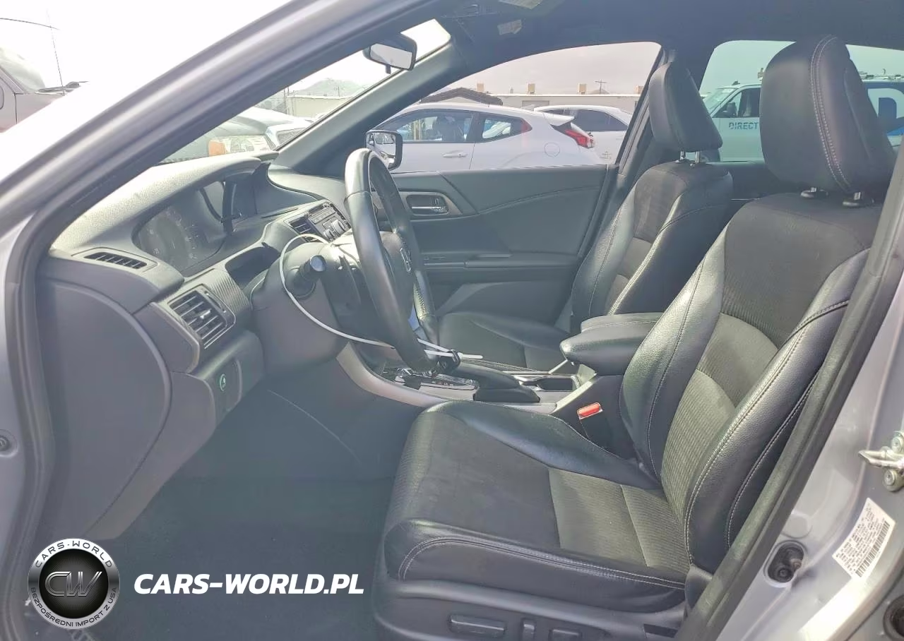 2017 Honda Accord Sport VIN:1HGCR2F5XHA065320 - 7