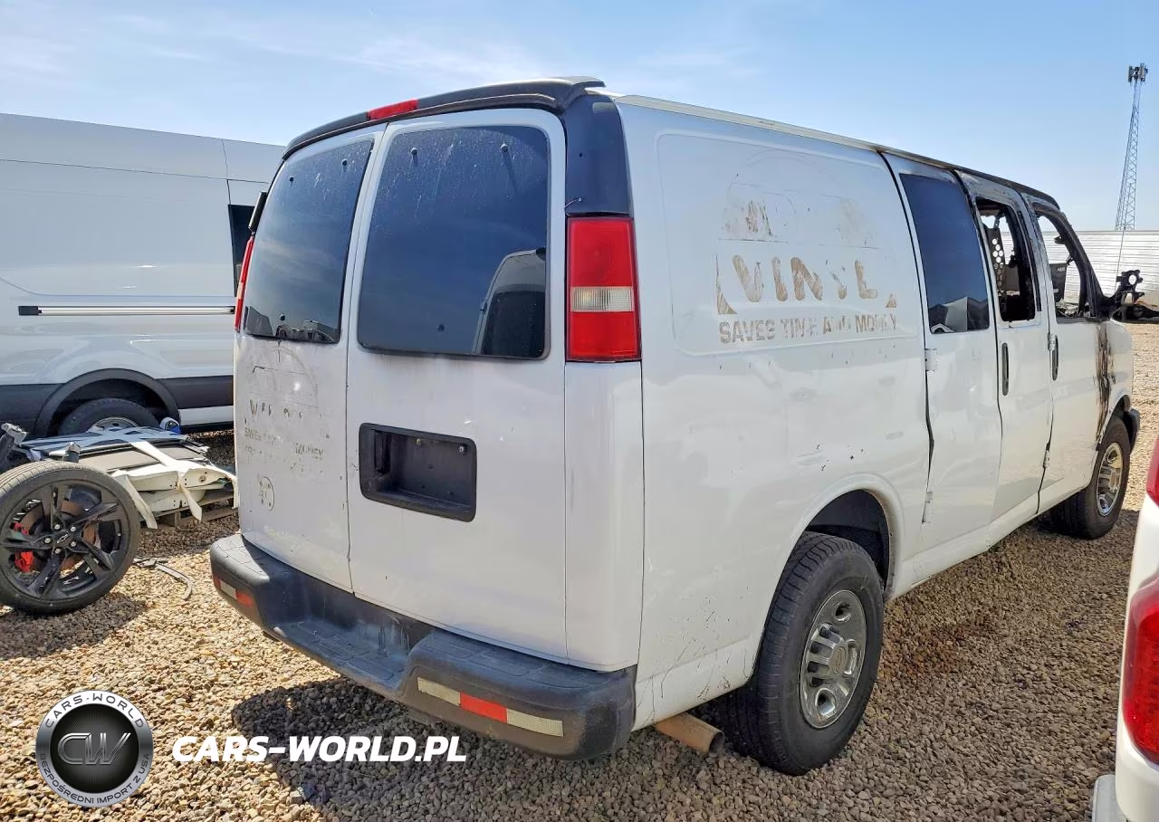 2010 Chevrolet Express 2500 Cargo Utility - Service Van VIN:1GCZGFBA0A1174805 - 3