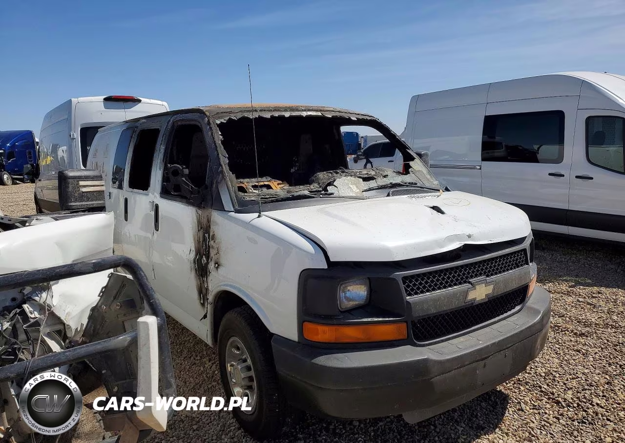2010 Chevrolet Express 2500 Cargo Utility - Service Van VIN:1GCZGFBA0A1174805 - 4
