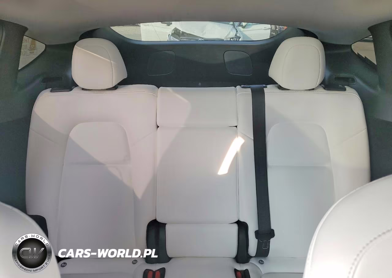 2022 Tesla Model Y VIN:7SAYGDEE9NF558760 - 10