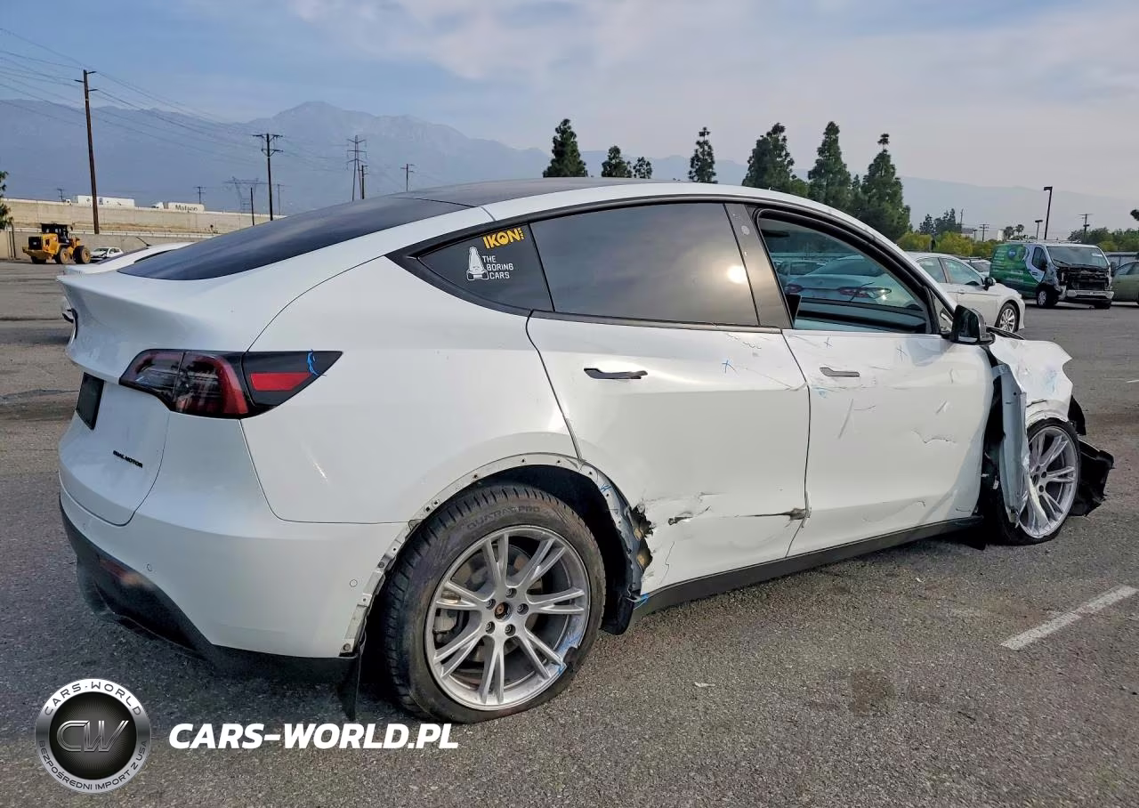 2022 Tesla Model Y VIN:7SAYGDEE9NF558760 - 3