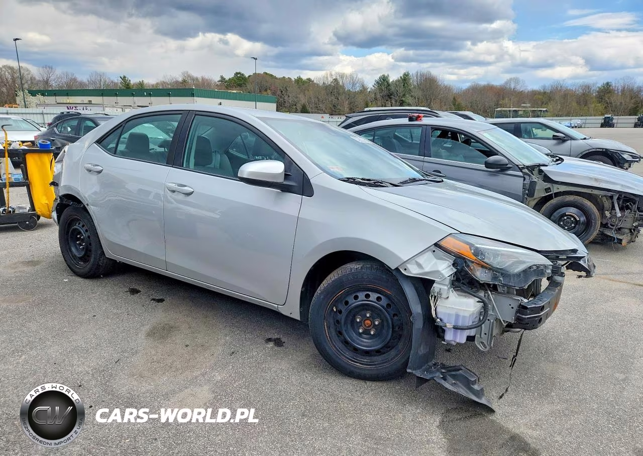 2018 Toyota Corolla Le VIN:2T1BURHE4JC071047 - 4