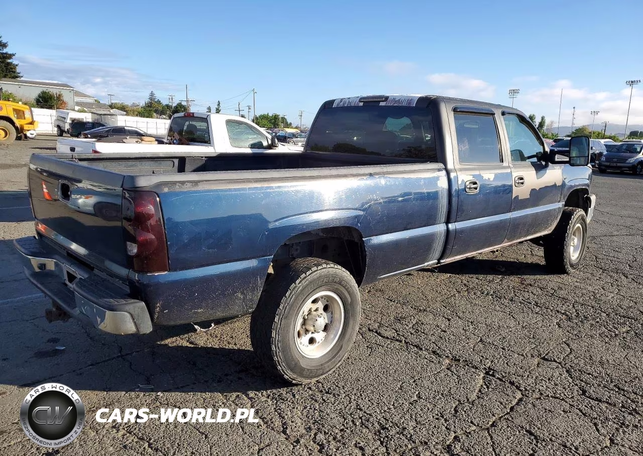 2005 Chevrolet Silverado K2500 Heavy Duty VIN:1GCHK23245F855813 - 3