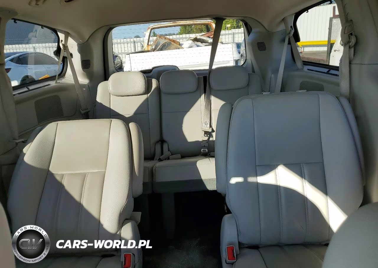 2009 Chrysler Town & Country Touring VIN:2A8HR54119R614348 - 10