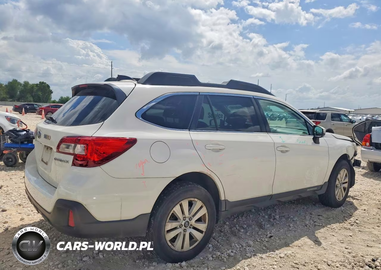 2018 Subaru Outback 2.5I Premium VIN:4S4BSAFC8J3279879 - 3