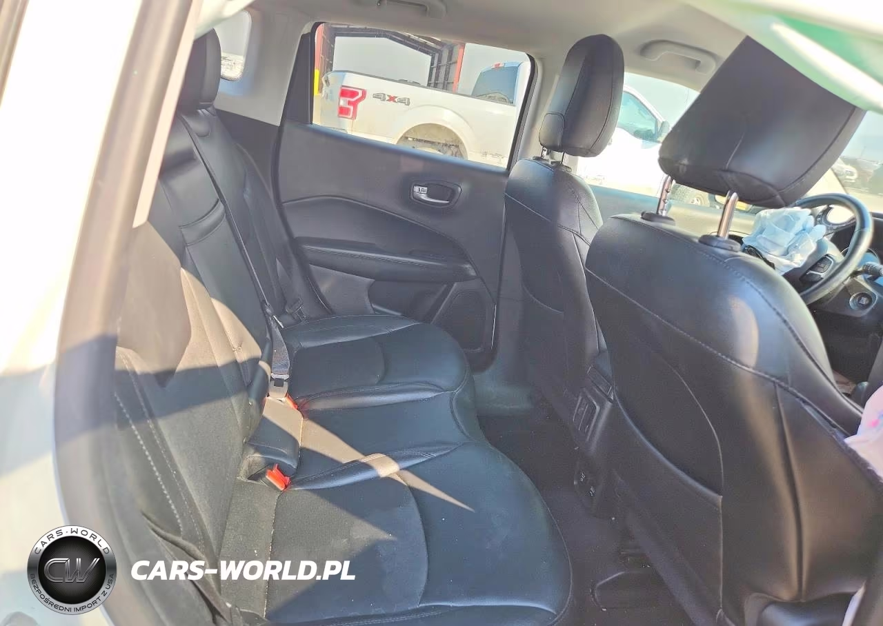 2019 Jeep Compass Latitude VIN:3C4NJDBB7KT648613 - 10