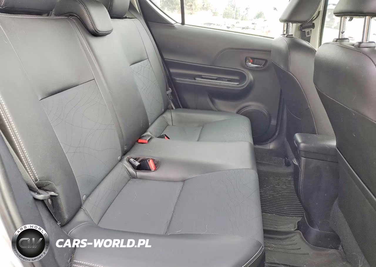 2017 Toyota Prius C Four VIN:JTDKDTB36H1593942 - 10