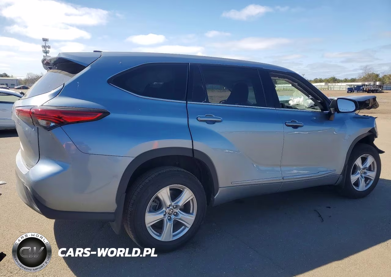 2022 Toyota Highlander Le VIN:5TDBZRBH8NS198739 - 3