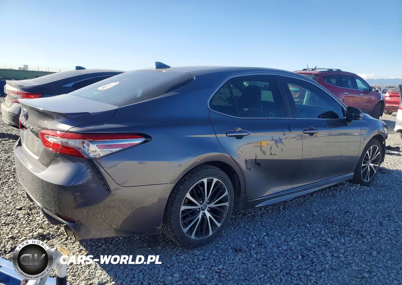 2018 Toyota Camry L VIN:4T1B11HK5JU616087 - 3