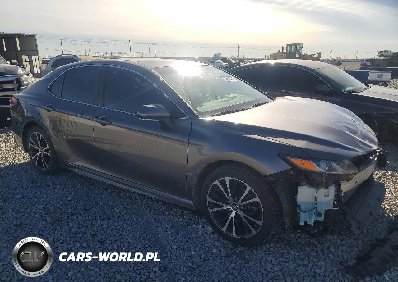 2018 Toyota Camry L VIN:4T1B11HK5JU616087 - 4