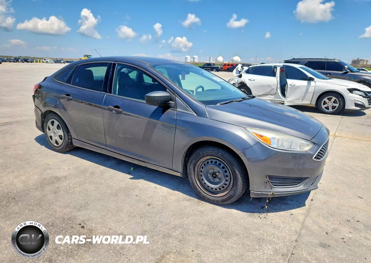 2017 Ford Focus S VIN:1FADP3E25HL347302 - 4