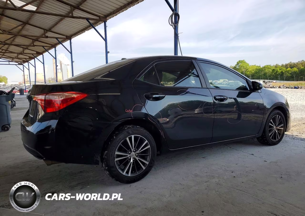 2018 Toyota Corolla Le VIN:2T1BURHE0JC056979 - 3