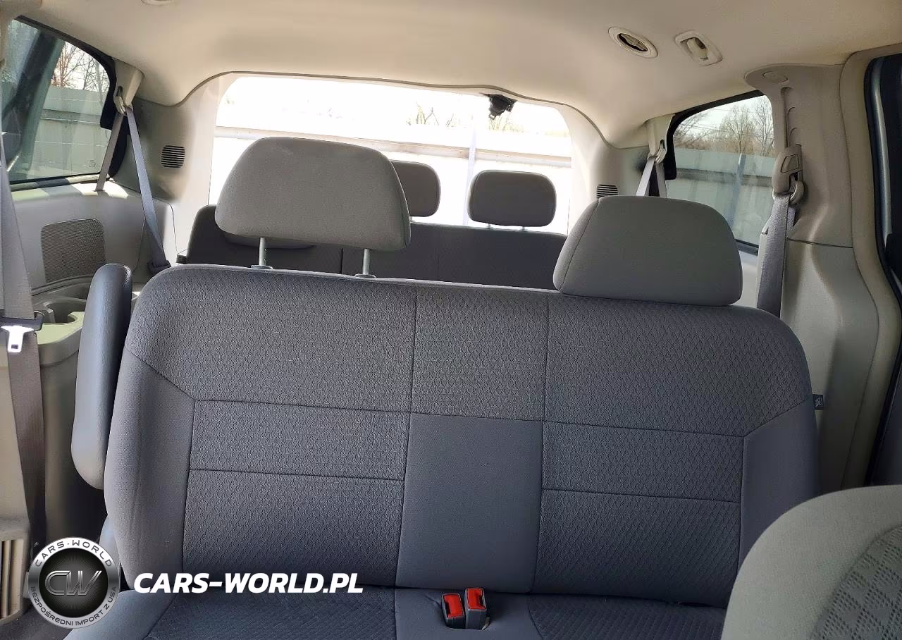 2008 Chrysler Town & Country Lx VIN:2A8HR44H98R748515 - 10