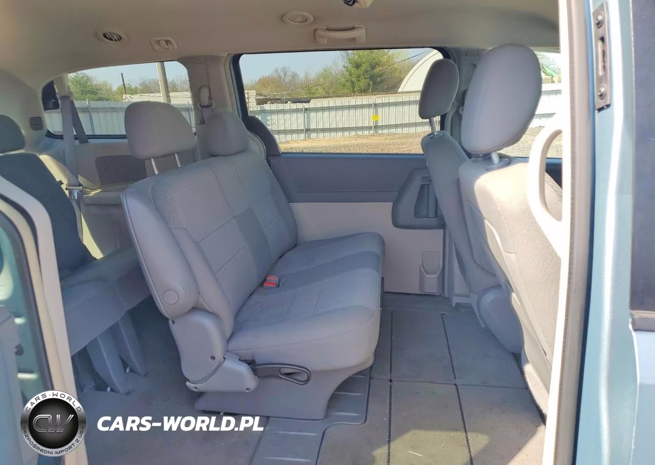 2008 Chrysler Town & Country Lx VIN:2A8HR44H98R748515 - 11