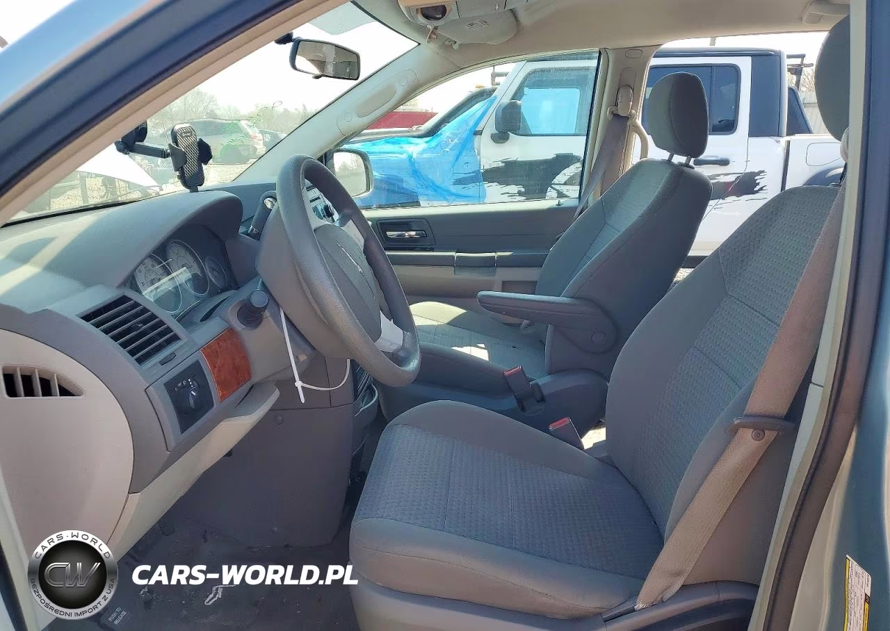 2008 Chrysler Town & Country Lx VIN:2A8HR44H98R748515 - 7
