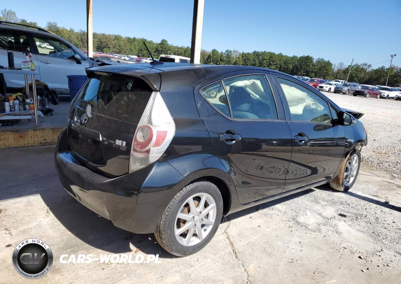 2013 Toyota Prius C VIN:JTDKDTB36D1542029 - 3