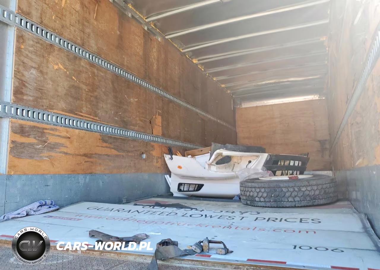 2019 Hino 268A Box Truck VIN:5PVNJ8JV7J4S68923 - 11